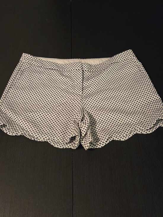 Cynthia Rowley Pants - Cynthia Rowley Womens White Scalloped Hem Shorts with Black Dot Print Size 12